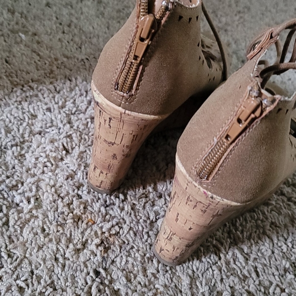 Sandals - Picture 2 of 3